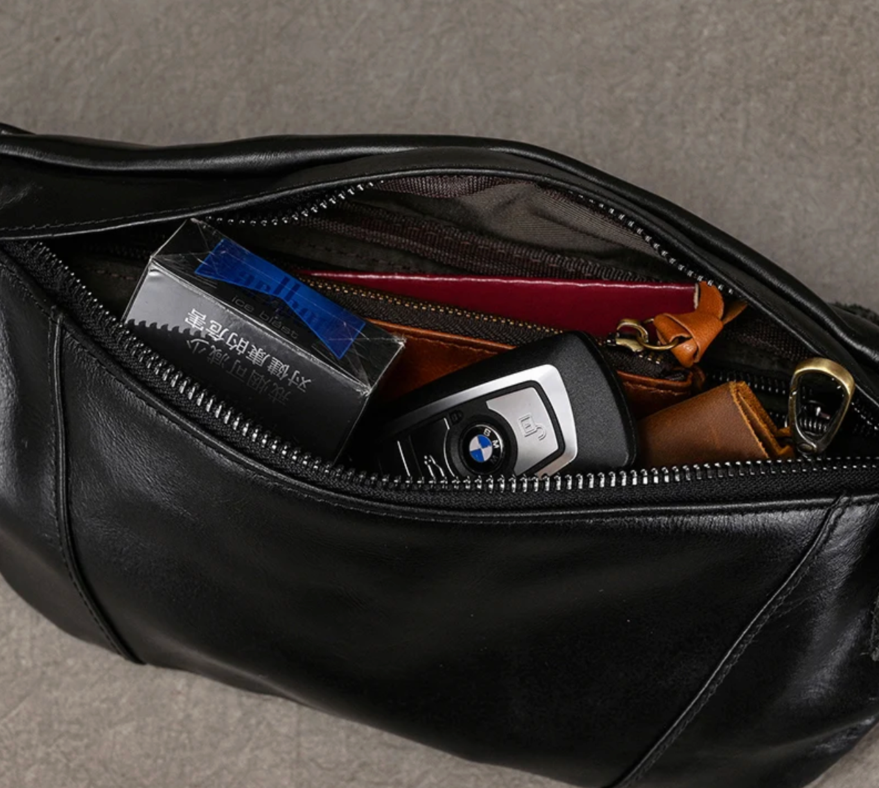 Randy | Men's Leather FrontBags